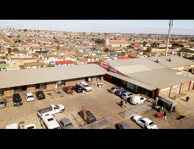 1,705M² BUSINESS FOR SALE IN KWAZAKHELE